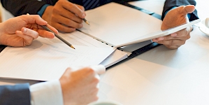 TAHKİM: KÜRESEL TİCARETİN ZORUNLU SİGORTASI VE YENİDEN HUKUK YARATMA SANATI